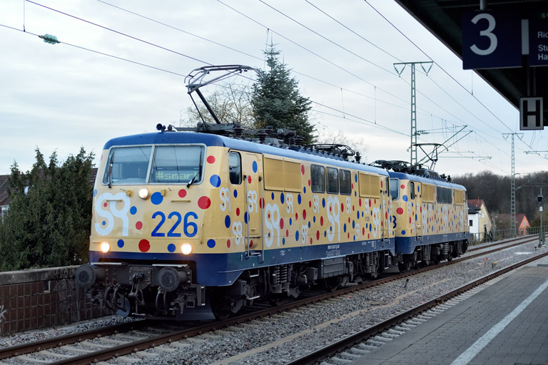 111 226 und 111 108 bei km 16,8 (Januar 2025)