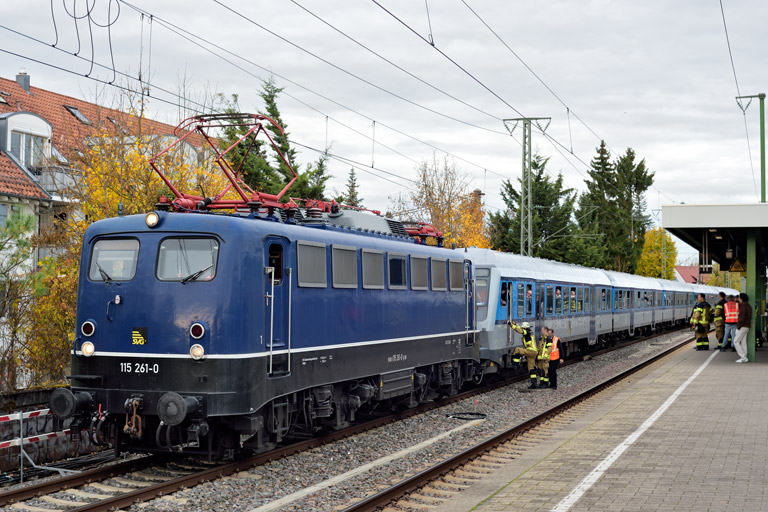115 261 mit RE 1826 bei km 16,8 (November 2025)