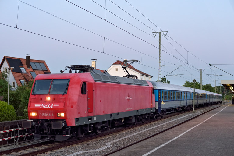 145 044 mit RE 1827 bei km 16,8 (Mai 2025)