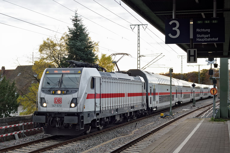 147 570 als IC 284 bei km 16,8 (November 2025)