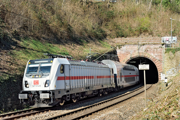 147 574 mit IC 2383 bei km 9,2 (M&auml;rz 2025)
