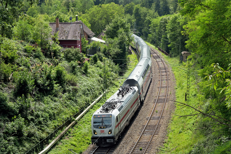 147 576 mit IC 488 bei km 10,8 (Juli 2025)