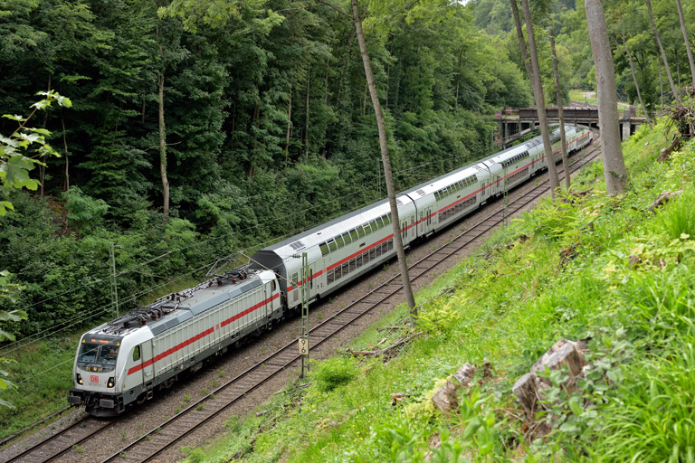 147 577 mit IC 488 bei km 9,6 (August 2025)