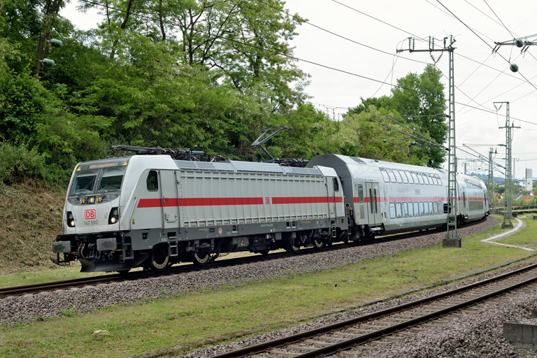 147 590 mit IC 2383 bei km 17,2 (Mai 2025)