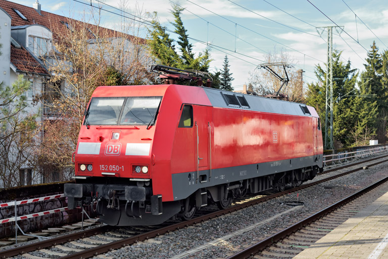 152 050 als T 65161 bei km 16,8 (Dezember 2025)