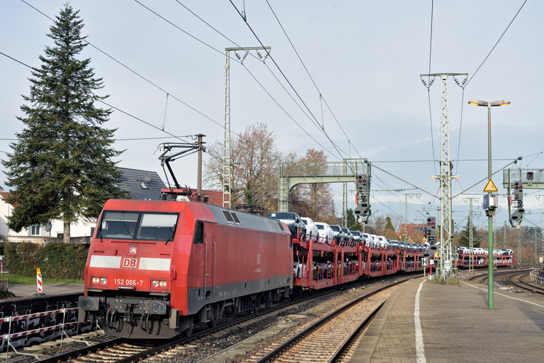 152 066 mit EZ 52088 bei km 16,8 (Dezember 2025)