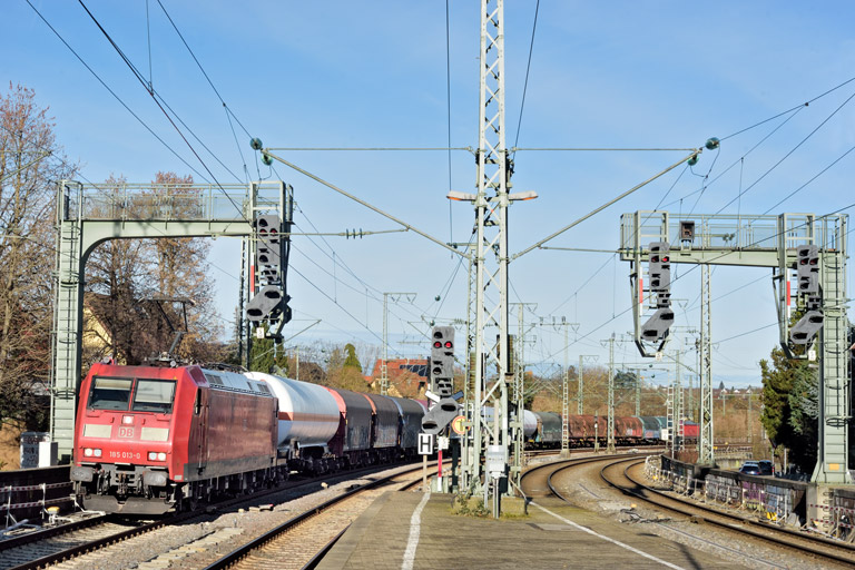 185 013 mit EZ 52093 bei km 16,6 (Dezember 2025)