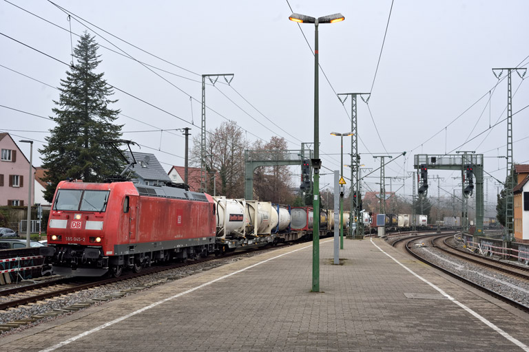 185 045 mit KT 50031 bei km 16,8 (Dezember 2025)