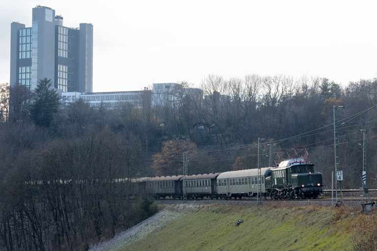 194 088 mit DPE 88721 bei km 13,4 (November 2025)