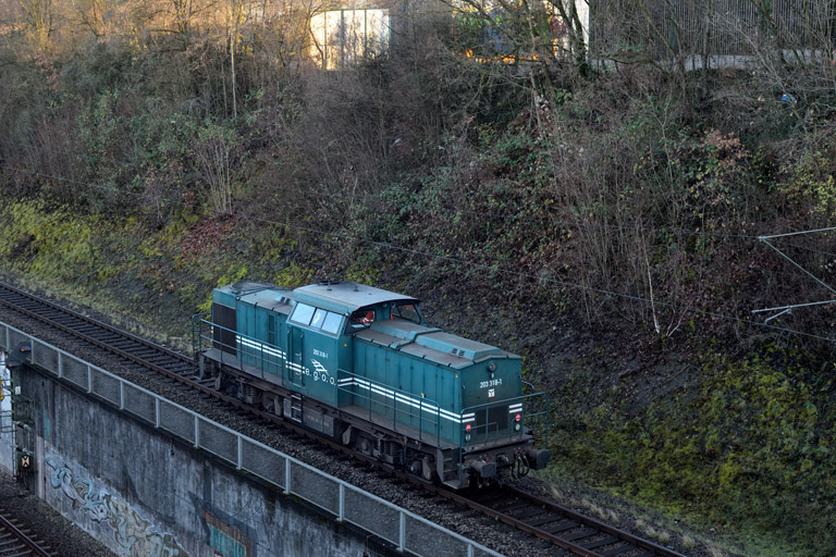 203 318 als T 25688 bei km 13,8 (Dezember 2025)