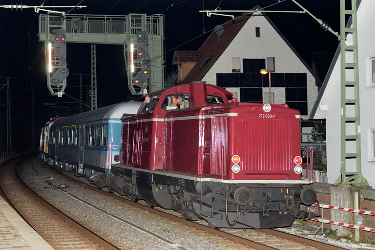 212 089 mit DbZ 91541 bei km 16,6 (Oktober 2025)