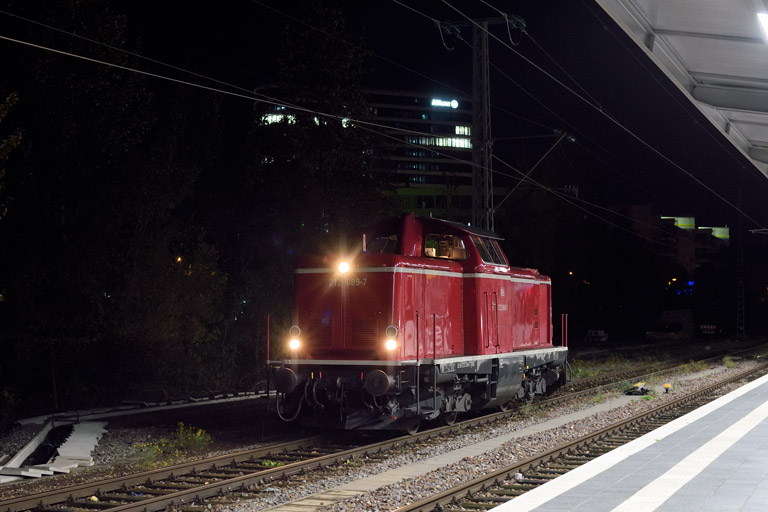 212 089 mit DbZ 91651 bei km 15,6 (Oktober 2025)