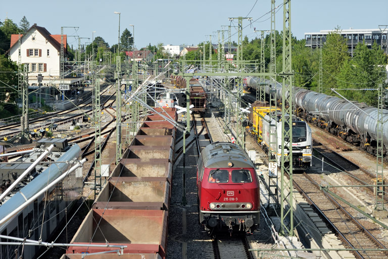 215 018 und 2159 263 bei km 15,8 (Juni 2025)