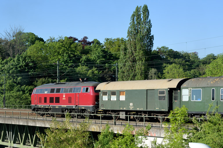 218 155 mit DZ 17473 bei km 14,6 (Mai 2025)