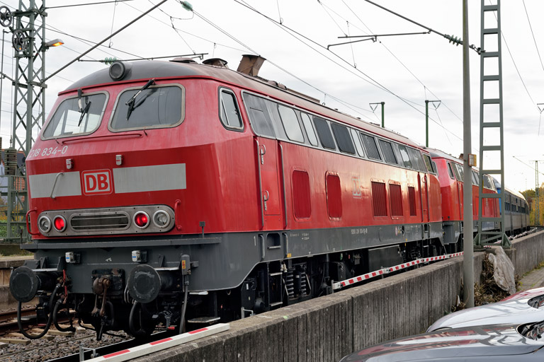 218 834 und 218 835 bei km 16,8 (November 2025)