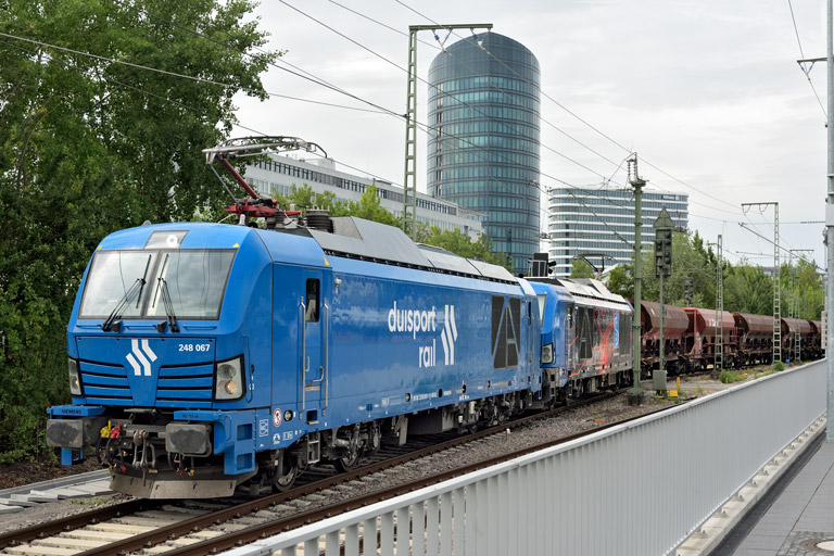 248 067 und 248 028 mit DGV 93368 bei km 15,4 (Juli 2025)