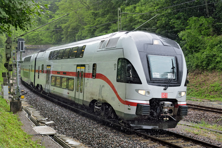 4010 105 als IC 2884 bei km 17,4 (Juni 2025)
