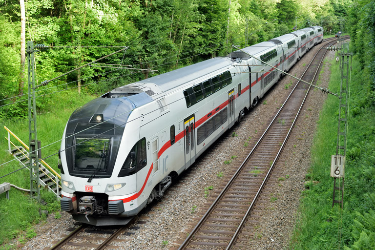 4010 105 als IC 484 bei km 11,6 (Mai 2025)