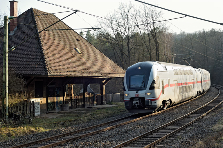 4010 108 als IC 486 bei km 11,2 (M&auml;rz 2025)