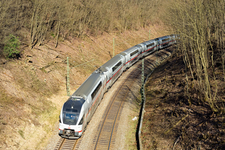 Zug der Baureihe 4010 als IC 489 bei km 11,0 (M&auml;rz 2025)