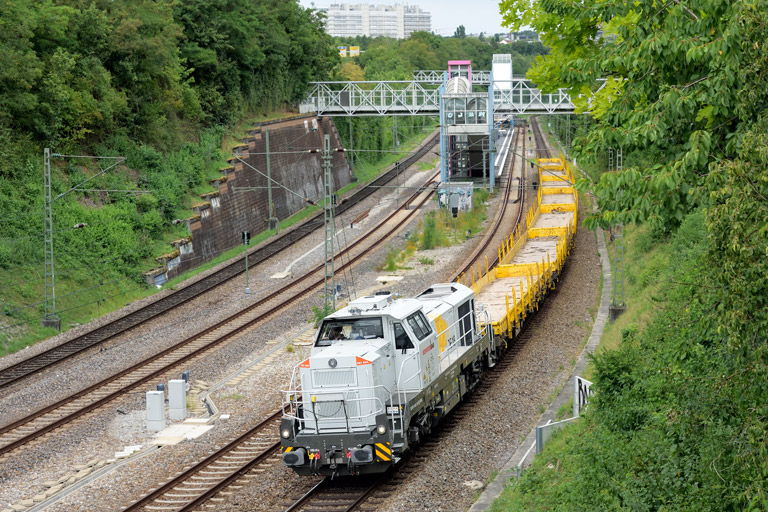 4185 136 mit DGV 92335 bei km 14,4 (Juli 2025)