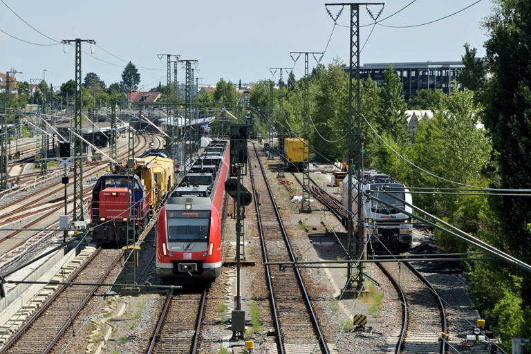 430 574 als S1, 843 092 und 2159 263 bei km 15,8 (Juni 2025)