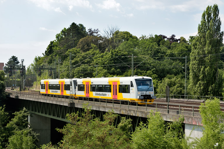 Regioshuttles VT 415 und VT 423 bei km 14,6 (Juli 2025)