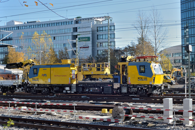 Motorturmwagen MTW 100 (99 80 9436 009-1) bei km 15,8 (November 2025)