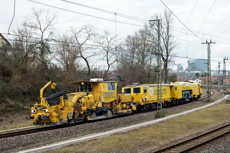 Stopf- und Planiermaschinenzug bei km 17,4 (M&auml;rz 2025)