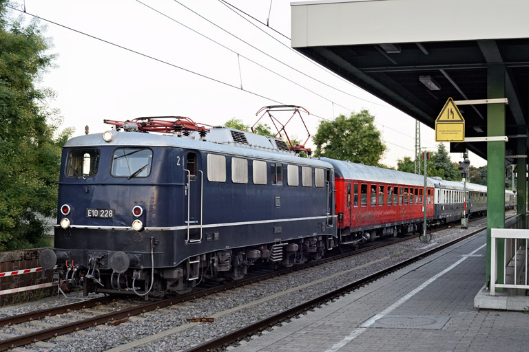 E10 228 mit DPE 74320 bei km 16,8 (August 2026)