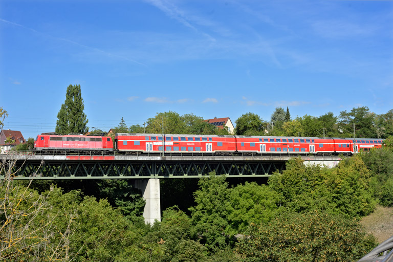 111 121 mit RE 28477 bei km 14,6 (August 2026)