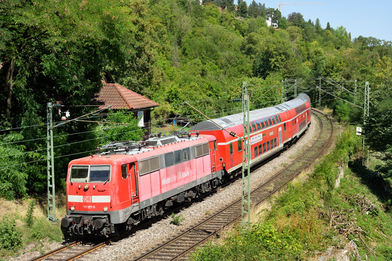 111 121 mit RE 28485 bei km 9,4 (August 2026)