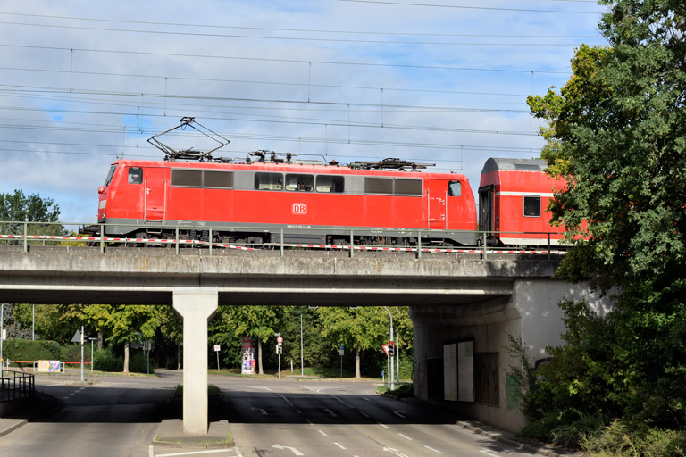 111 125 mit RE 28474 bei km 16,4 (August 2026)