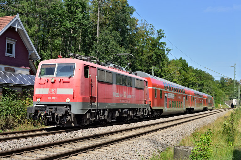 111 189 mit RE 28487 bei km 18,2 (August 2026)