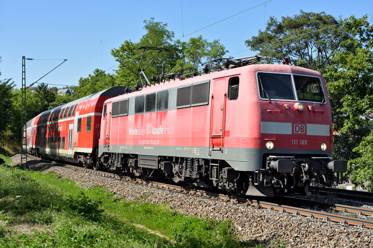 111 189 mit RE 28489 bei km 8,0 (August 2026)