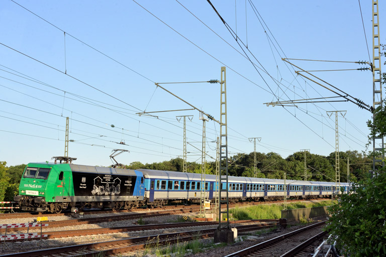 145 044 mit RE 1827 bei km 17,0 (Mai 2026)