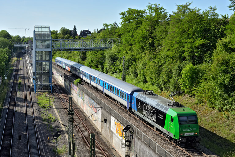 145 044 mit RE 28546 bei km 14,0 (Juni 2026)