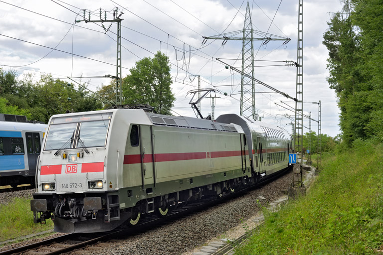 146 572 mit IC 2383 bei km 17,4 (Juli 2026)