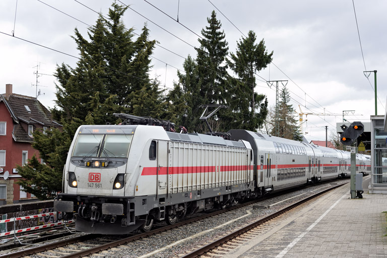 147 561 mit IC 1089 bei km 16,8 (M&auml;rz 2026)