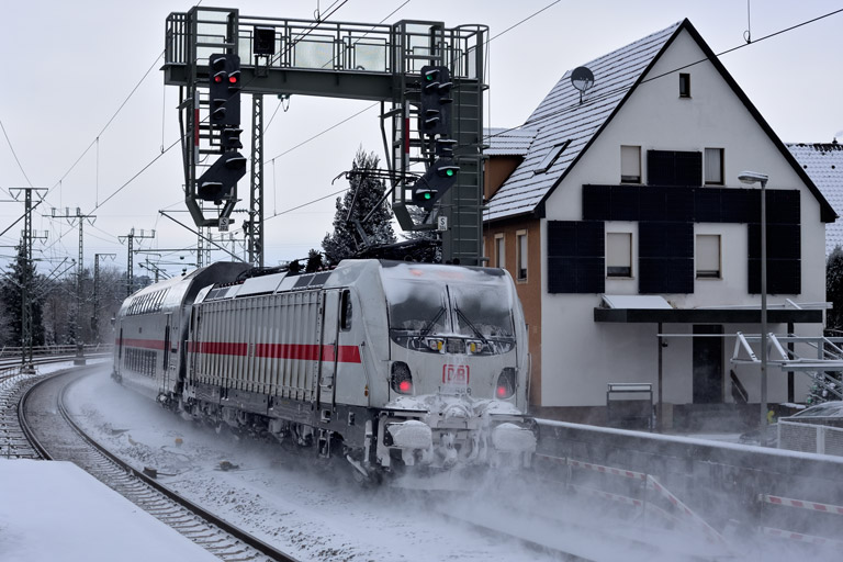 147 588 mit IC 282 bei km 16,6 (Januar 2026)