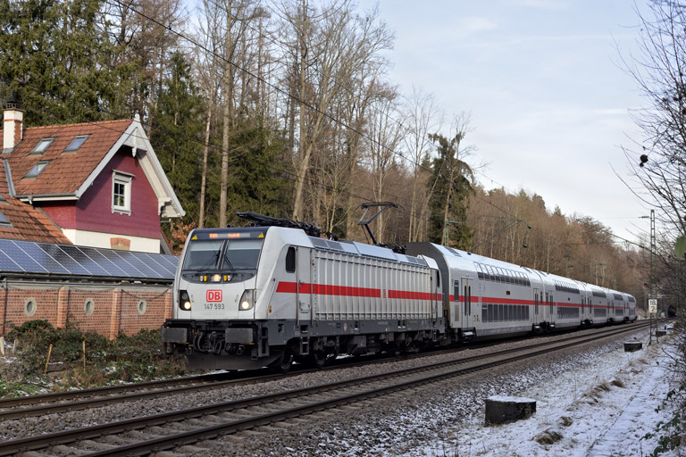 147 593 mit IC 1089 bei km 18,2 (Januar 2026)
