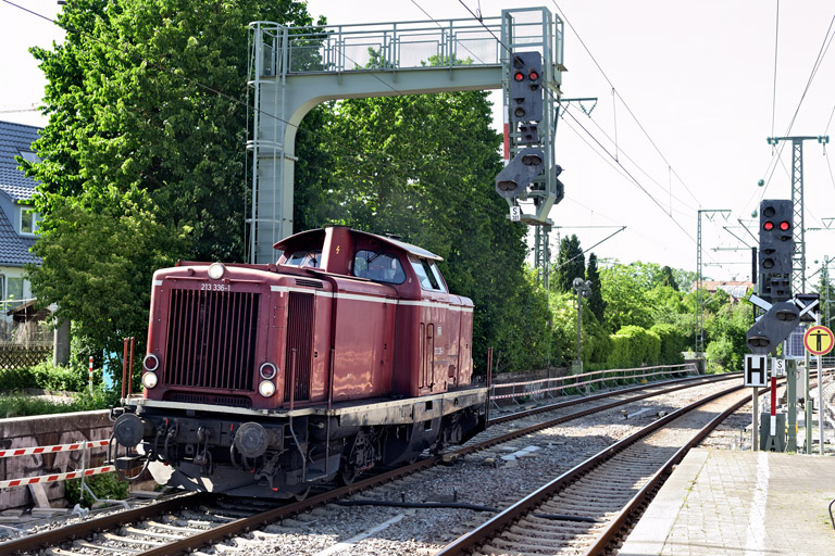 212 336 als Tfzf 93001 bei km 16,8 (Juni 2026)