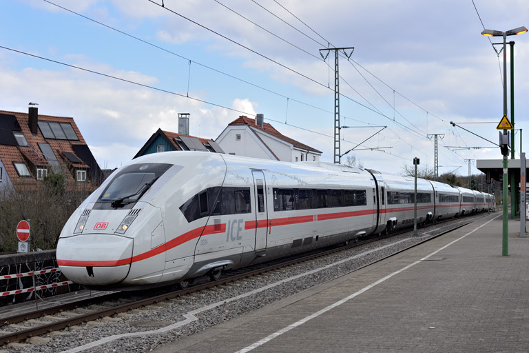 412 234 als IC 2814 bei km 16,8 (M&auml;rz 2026)