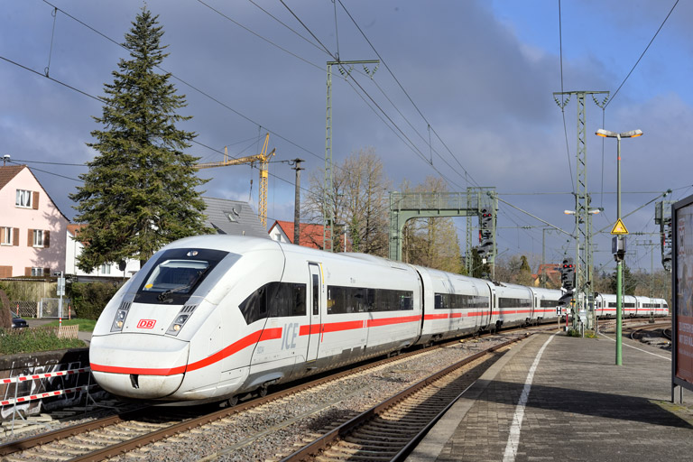 412 234 als IC 2829 bei km 16,8 (M&auml;rz 2026)