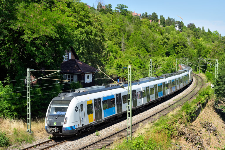 430 042 und Baureihe 430 bei km 9,4 (Juli 2026)